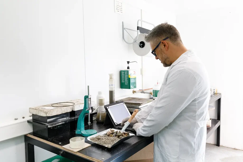 ensayos_pavimentos_ultrareristentes_laboratorio